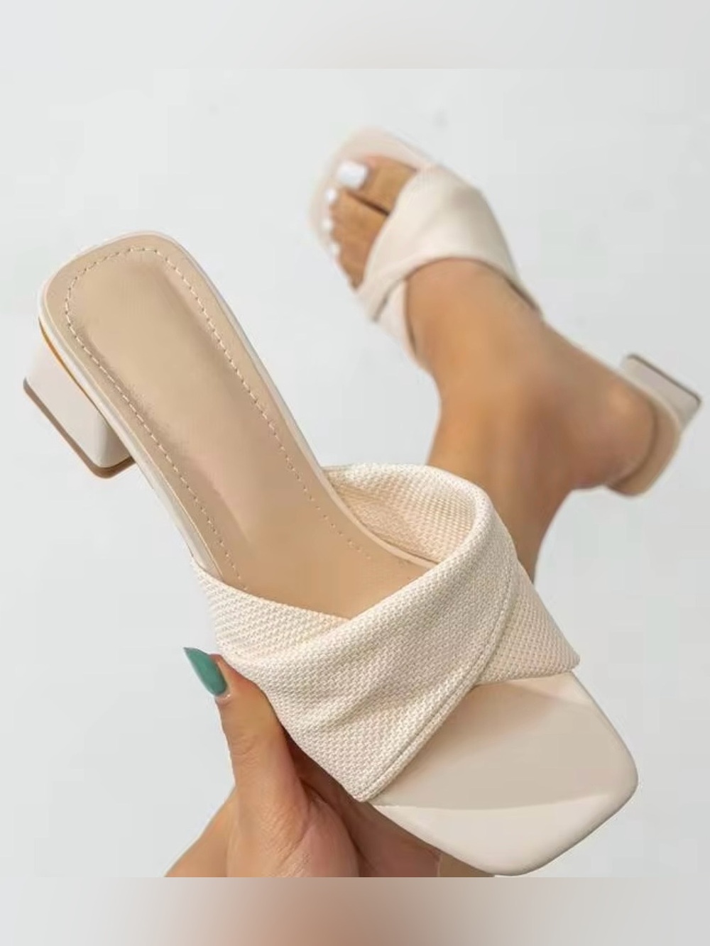 NWT BRAND NEW Cream/off white mules block heels criss-cross detail size 6